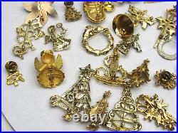 40 Vintage Christmas Brooch Lot Gold Tone Tree Angel Santa Sleigh Holly Wreath