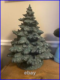 Beautiful Nowell Ceramic Frasier Fir Christmas Tree And Base. Vintage Christmas