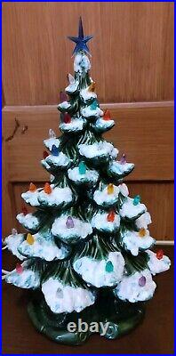 Beautiful Vintage Atlantic Mold 17 Flocked Ceramic Musical Christmas Tree NICE