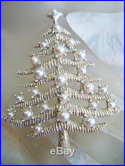 Beautiful Vintage White Christmas Tree With Pearls estate jewelry Designer