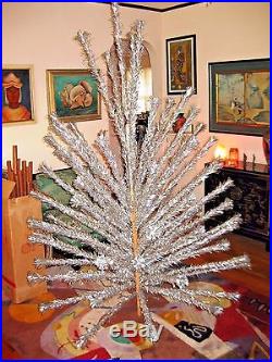 Evergleam Aluminum Christmas Tree 7' Tall 100 Branches Original Color Wheel VTG