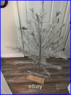 Midcentury MCM 5 Foot Aluminum Christmas Tree VTG 1950s/1960s Retro Midcentury MCM 5 Foot Aluminum Christmas Tree VTG 1950s/1960s Retro