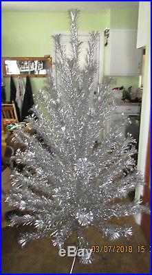 NICE VINTAGE ALUMINUM EVERGLEAM 6FT CHRISTMAS TREE WithBOX STAND 91 BRANCHES POMS