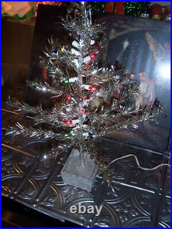 RARE VTG COLLECTOR'S NEAT! RETRO RENOWN Twinkling table top TINSEL XMAS Tree