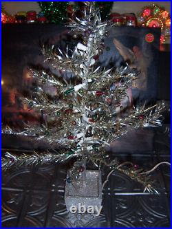 RARE VTG COLLECTOR'S NEAT! RETRO RENOWN Twinkling table top TINSEL XMAS Tree