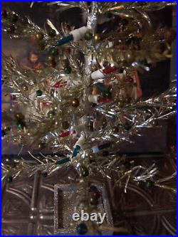 RARE VTG COLLECTOR'S NEAT! RETRO RENOWN Twinkling table top TINSEL XMAS Tree