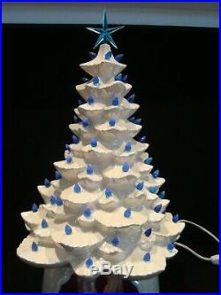 RARE Vintage 21 Musical Nativity Iridescent White Ceramic Christmas Tree Star