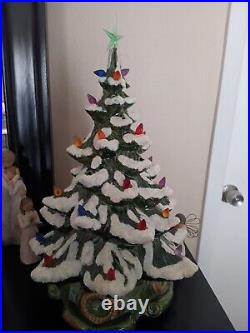 Unmarked Beautiful Vintage Ceramic Snow Tipped Green Christmas Tree 19 Light Up