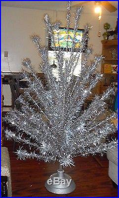 VINTAGE 1950's 6' POM-POM SILVER ALUMINUM CHRISTMAS TREE 69 BRANCHES