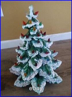 VINTAGE 1960-70 CERAMIC FLOCKED MUSICAL CHRISTMAS TREE WITH BASE 19 with Base