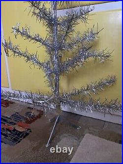 VINTAGE 1960's SKINNY SILVER SMALL TINSEL WIRE FRAMED CHRISTMAS TREE