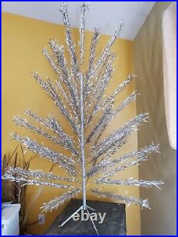 VINTAGE 1960's SPLENDOR ALUMINUM CHRISTMAS TREE 6 1/2 FT