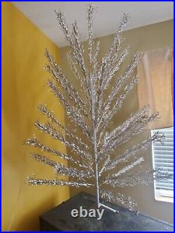 VINTAGE 1960's SPLENDOR ALUMINUM CHRISTMAS TREE 6 1/2 FT