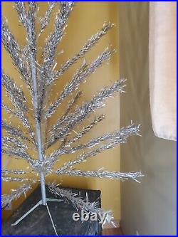 VINTAGE 1960's SPLENDOR ALUMINUM CHRISTMAS TREE 6 1/2 FT