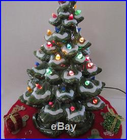 VINTAGE 1960s ATLANTIC MOLD CERAMIC FLOCKED LIGHT UP CHRISTMAS TREE 16 1/2