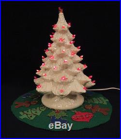 VINTAGE 1960s MOD HOWELL'S MOLD CERAMIC LIGHT UP CHRISTMAS TREE DOVES SKIRT