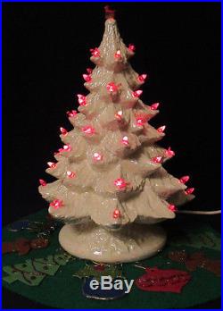 VINTAGE 1960s MOD HOWELL'S MOLD CERAMIC LIGHT UP CHRISTMAS TREE DOVES SKIRT