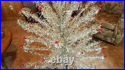 VINTAGE 6 FT SPARKLER ALUMINUM POM POM CHRISTMAS TREE J-670 70 Branches