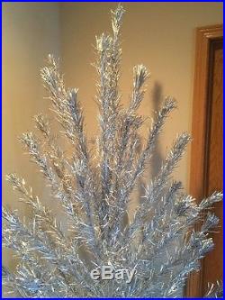 Vintage 6' Lifetime Deluxe Aluminum Christmas Tree 85 Branches Box Stand