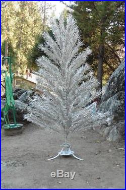 VINTAGE ALUMINUM 6' 114 Branch CHRISTMAS TREE IN ORIGINAL BOX REGAL MODEL 1153