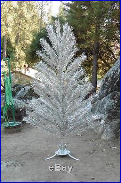 VINTAGE ALUMINUM 6' 114 Branch CHRISTMAS TREE IN ORIGINAL BOX REGAL MODEL 1153