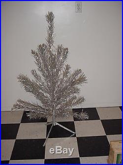 VINTAGE BELLASTRA ALUMINUM CHRISTMAS TREE BALLASTRA PRINCESS PINE 4ft