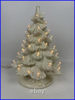 VINTAGE CERAMIC White CHRISTMAS TREE withClear Lights Holly Stand 16