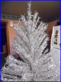 VINTAGE CHRISTMAS TAPER 7 FOOT SILVER ALUMINIUM TREE with 201 BRANCHES IOB