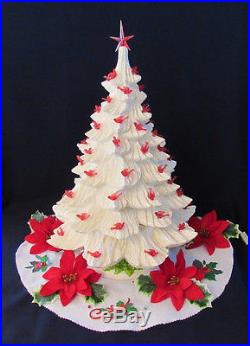 VINTAGE HOLLAND MOLD 18 CERAMIC RED DOVES CHRISTMAS TREE WITH POINSETTIA SKIRT