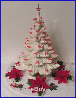 VINTAGE HOLLAND MOLD 18 CERAMIC RED DOVES CHRISTMAS TREE WITH POINSETTIA SKIRT