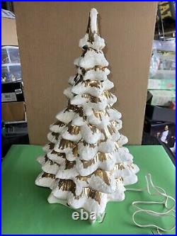 VINTAGE Holland Mold CERAMIC White CHRISTMAS TREE LIGHTUP with BASE 18 Music Bx