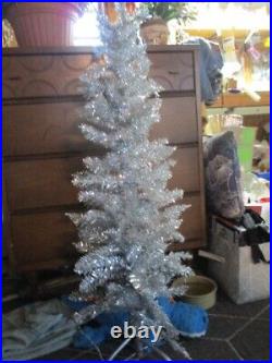 VINTAGE SILVER ALUMINUM TINSEL 4 FT LIGHTED CHRISTMAS TREE 2 SECTION WithSTAND