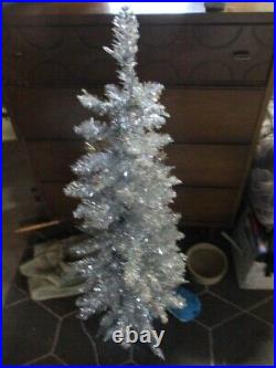 VINTAGE SILVER ALUMINUM TINSEL 4 FT LIGHTED CHRISTMAS TREE 2 SECTION WithSTAND