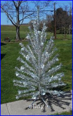 VINTAGE SPARKLER POM POM SILVER ALUMINUM CHRISTMAS TREE 6 FEET TALL 70 BRANCHES