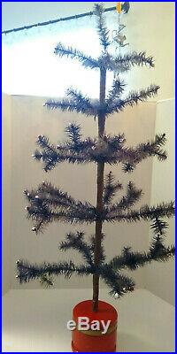 VTG 33x 17 FEATHER CHRISTMAS TREE BERRIES RED WOODEN STAND 29 BRANCHES + TOP