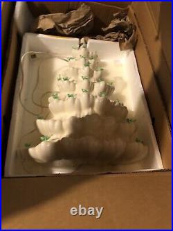 VTG Atlantic Mold Ceramic Christmas Tree Wall Mount Rare White & Green Doves