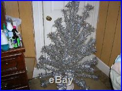 VTG Evergleam Aluminum Christmas Tree and Revolving Music Stand 4' 58 Branch