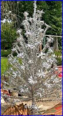 VTG MCM 6' ALUMINUM CHRISTMAS TREE 91 BRANCH POM POM With BOX & Sleeves 1960's