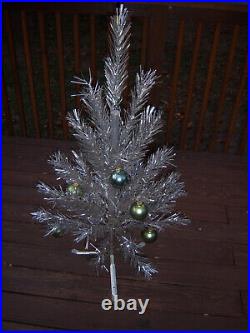 VTG NICE RETRO 4 Ft SILVER ALUMINUM SPECIALTY STAINLESS ALUMINUM XMAS TREE#316