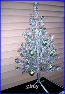 VTG NICE RETRO 4 Ft SILVER ALUMINUM SPECIALTY STAINLESS ALUMINUM XMAS TREE#316