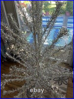 VTG Silverline Aluminum Christmas Tree 6 Ft. WithBox Great condition