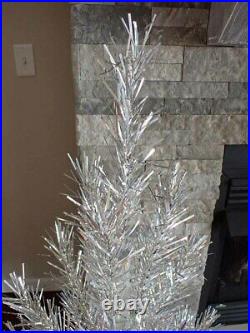 Very Nice Vintage Aluminum Christmas Tree 4 Ft with Original Box 40 Branches
