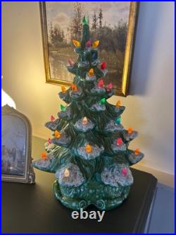 Vintage 1974 Atlantic Mold Ceramic Green Christmas Tree & Base w Flocked Snow