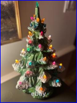 Vintage 1974 Atlantic Mold Ceramic Green Christmas Tree & Base w Flocked Snow