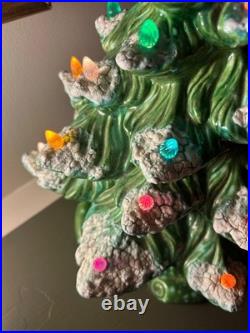 Vintage 1974 Atlantic Mold Ceramic Green Christmas Tree & Base w Flocked Snow