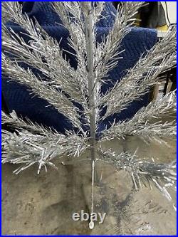 Vintage 4.5ft Aluminum Christmas Tree Style #431 Promo 4 1/2 feet With Orig Box