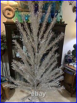 Vintage 4 ft Aluminum Christmas Tree 52 Branches & Original Box & Sleeves