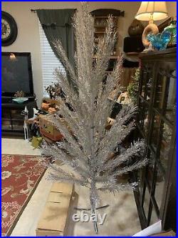 Vintage 4 ft Aluminum Christmas Tree 52 Branches & Original Box & Sleeves