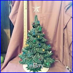 Vintage 70s 80's / 19 Ceramic Green Christmas Tree With White holly Base