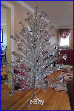 Vintage Aluminum Christmas Taper Tree 6.5 FT 91 Branch 4 size branches POM POM